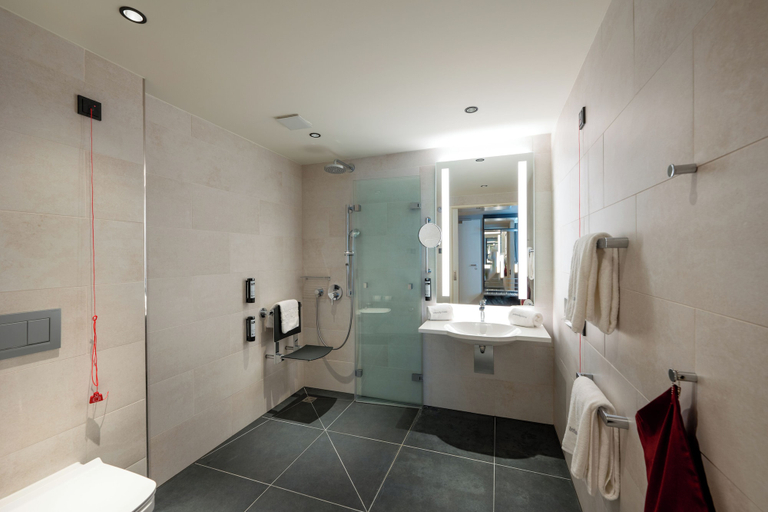 Bathroom 5, IntercityHotel Heidelberg, Heidelberg