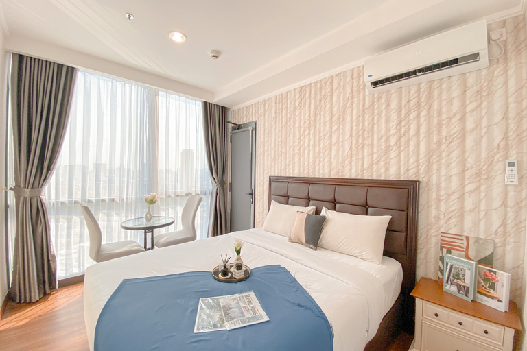 Elegant and Homey 1BR Apartment at Menara Jakarta Kemayoran By Travelio, Central Jakarta