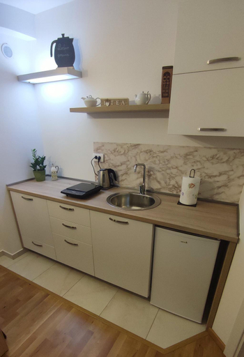 Others 3, Apartmani Stari Aerodrom