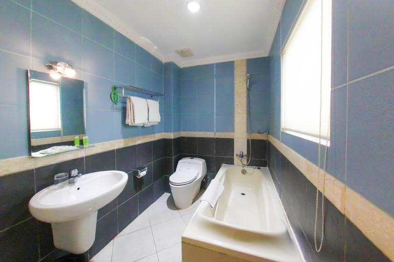Bathroom 10