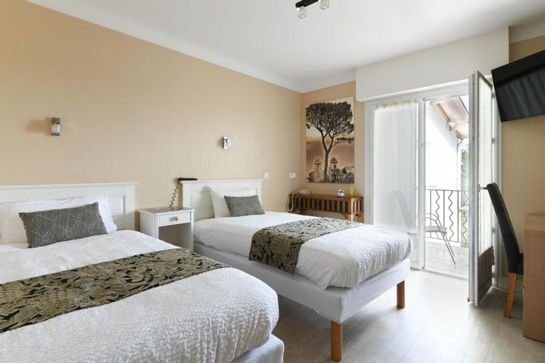 Bedroom 3, Logis Hotel Aux Tauzins, Landes