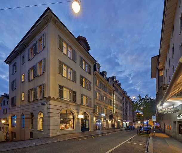 Exterior & Views