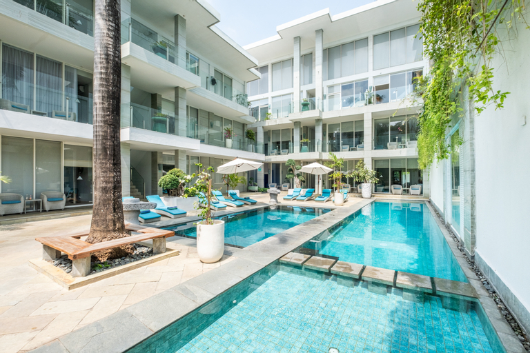Swimming Pool 13