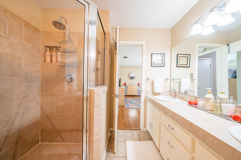 Others 4, Master Bedroom with King Bed-FREE-WiFi-Snack-Parkg in Relaxing Oasis, Hays