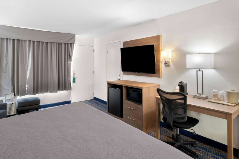 Bedroom 3, Quality Inn Luray, Page