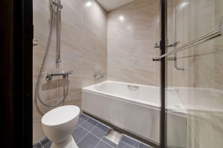 Bathroom 13