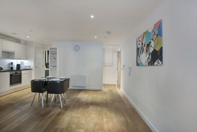 Others 4, 2-bed Apartment, Sleeps 4, Free Parking, London