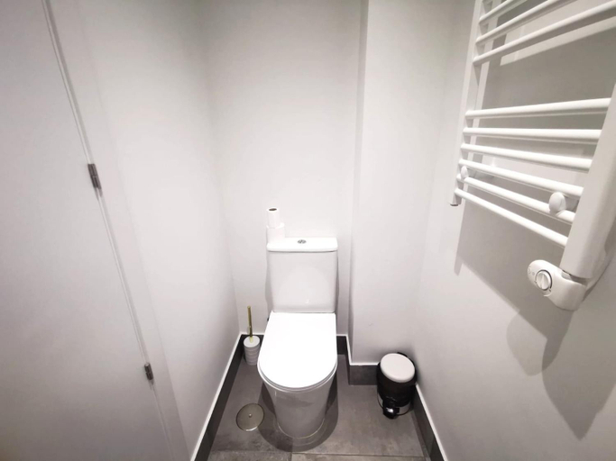 Bathroom 2, Apartamento Andres Tamayo AV AMERICA, Madrid