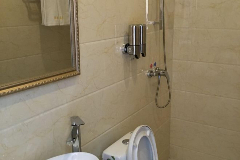 Bathroom 10