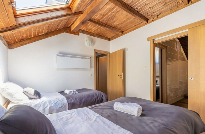Room 4, Berguitje met Binnenzwembad, Fužine