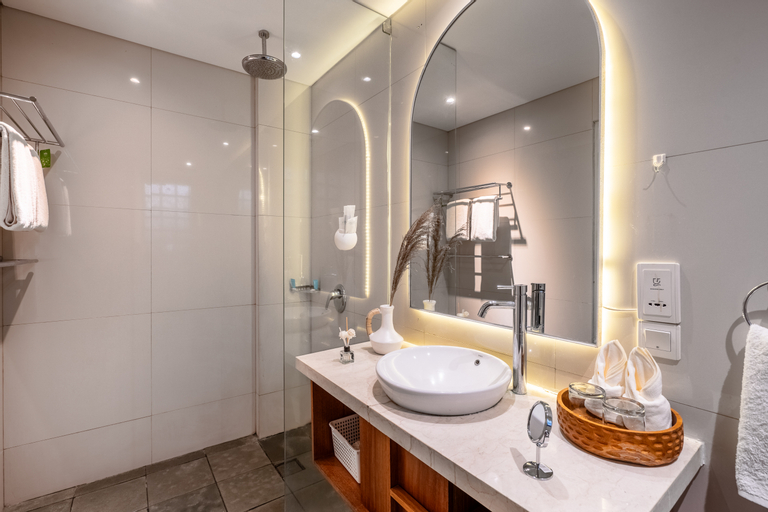 Bathroom 11