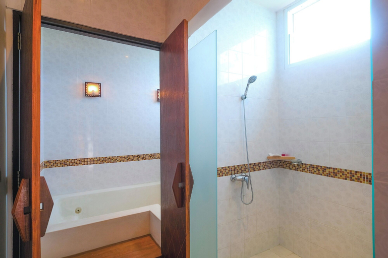 Bathroom 7