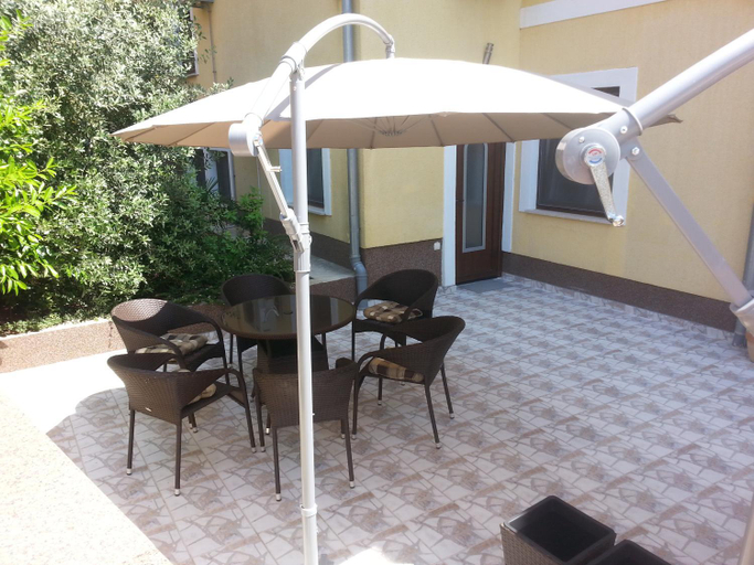 Others 2, Apartments Intiv, Malinska-Dubašnica