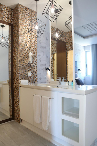 Bathroom 12