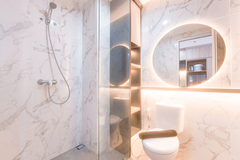 Bathroom 5, Good Place and Comfy Studio at Anwa Residence Apartment By Travelio, Tangerang Selatan
