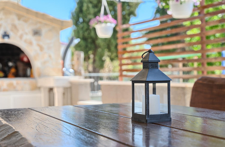 Others 4, Apartments Mestrovic with heated swiming pool- near Split, Kaštela