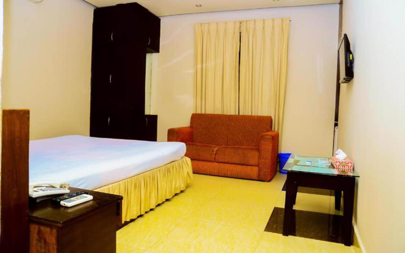 Bedroom 1, Royal Living Hotel & Suites, Chittagong