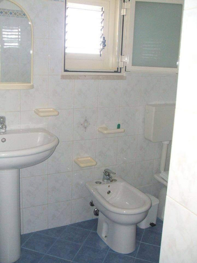 Bathroom 2, Villa Panorama, Messina