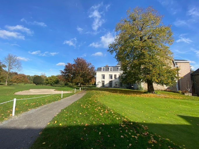 Others 5, La chambre du chateau du golf de Bernalmont, Liège