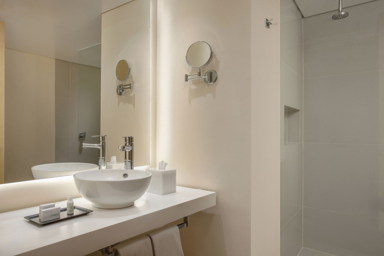 Bathroom 5, Fairfield by Marriott Bogota Embajada, Santafé de Bogotá
