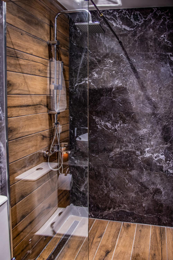 3, Diamond Suites 32, Central Macedonia