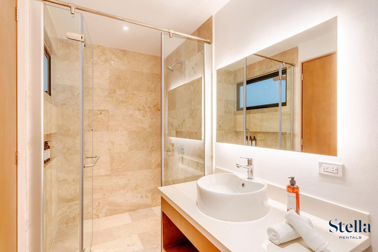 Bathroom 3, Ipana Condo, Rooftop Pools, Gym, Walk to Beach, Cozumel