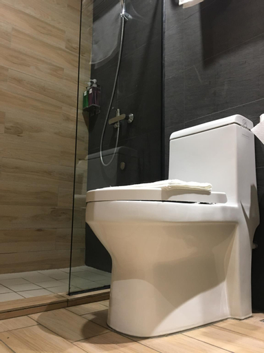 Bathroom 4