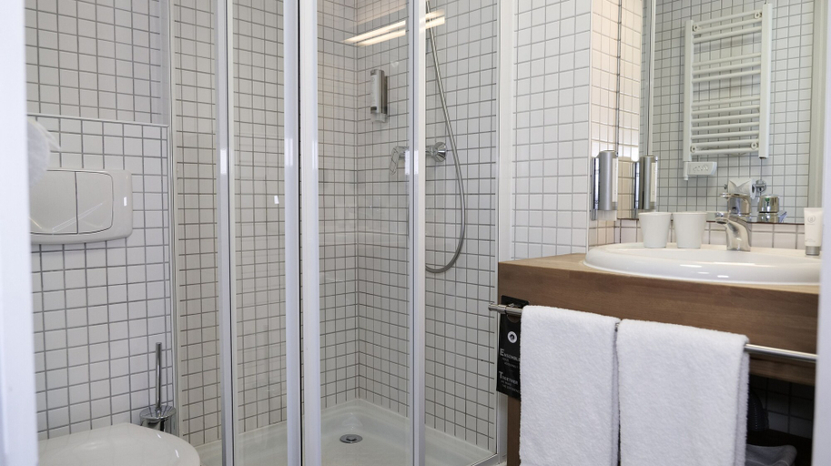 Bathroom 4, Hotel Le Faucigny, Haute-Savoie