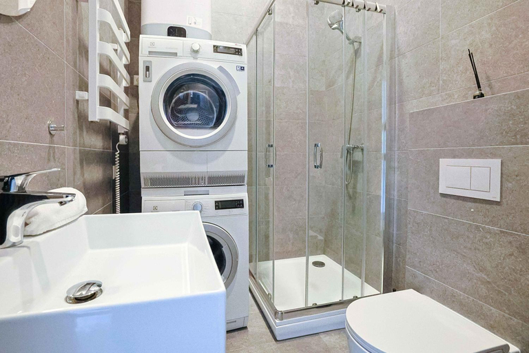 Bathroom 3, THE BEST OF SVENTOSIOS VARTAI, By Cohost, Palangos