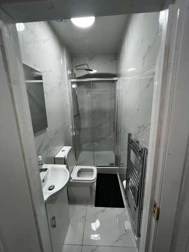 Others 2, Good priced Single Rooms in Sherperds bush, London