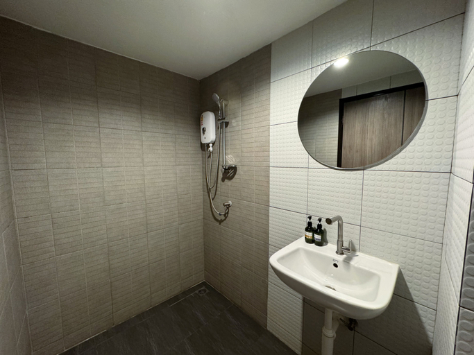 Bathroom 4, Luka House, Lam Luk Ka