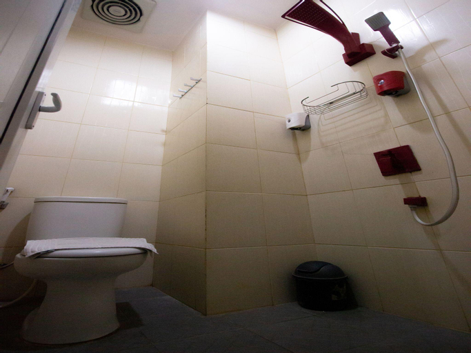 Bathroom 14