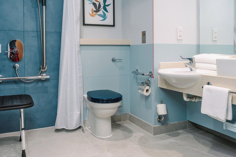 Bathroom 5, voco WINCHESTER HOTEL & SPA by IHG, Hampshire