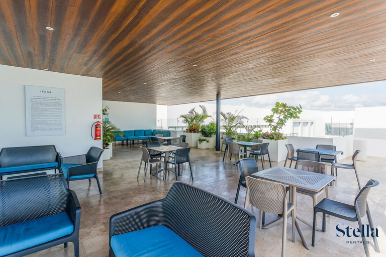 Food & Drinks 4, Ipana Condo, Rooftop Pools, Gym, Walk to Beach, Cozumel