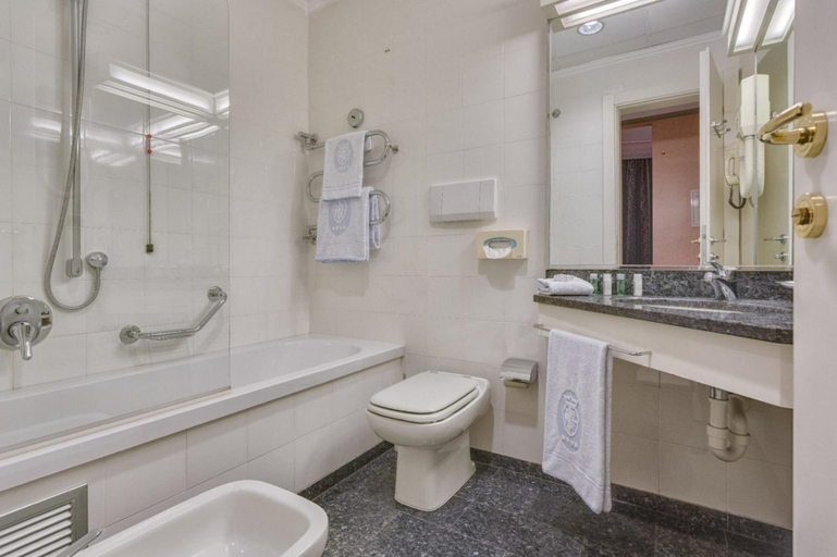 Bathroom 11