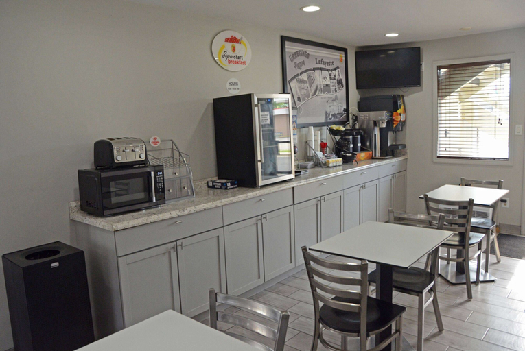 Food & Drinks 5, Super 8 by Wyndham Lafayette, Tippecanoe