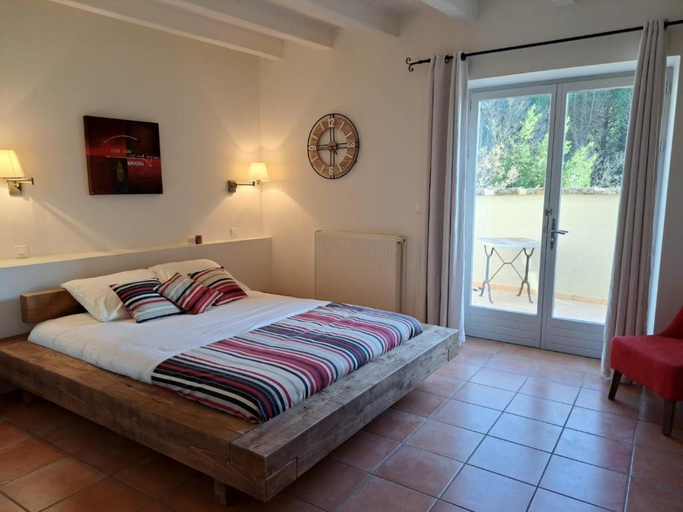 Bedroom 3, Logis Hotel Le Clos Des Sullys, Gard