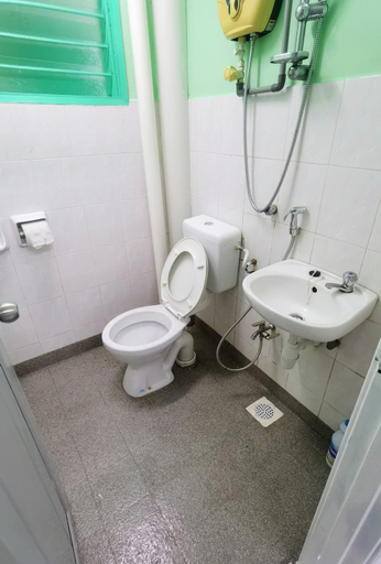 Bathroom 2, Comfy Sleep PSR 3BR Condo MRT & Diverse Eateries, Seri Kembangan