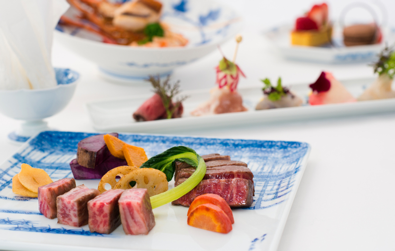 Food & Drinks 9