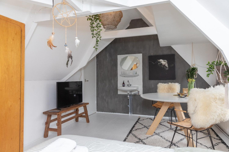Others 3, B & B TX71, Texel