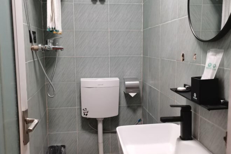 Bathroom 3, Sunshine Express Hotel(Haikou international trade store), Haikou