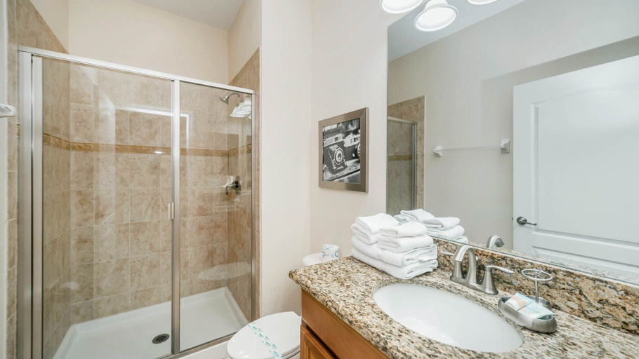Bathroom 4, 8975 Bismarck Palm rd, Osceola