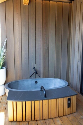 Bathroom 9