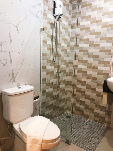 Bathroom 5, SJ Miracle Hotel, Hat Yai