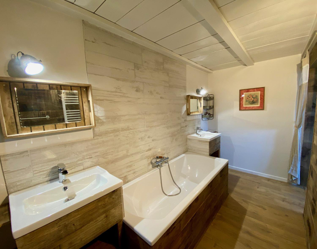 Bathroom, Les Monts d'Amara, ressourcement, nature, sante, Aveyron