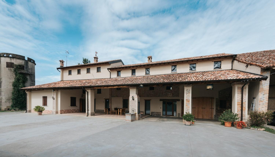 Others 5, AGRITURISMO LE ZORLESCHE, Cremona