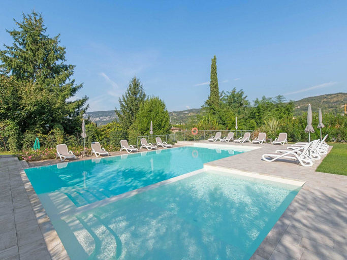 Pool 2, Belvilla by OYO Comfortable Apartment With Pool, Verona