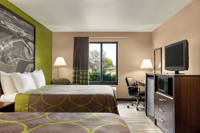 Bedroom 4, Super 8 by Wyndham Germantown/Milwaukee, Waukesha