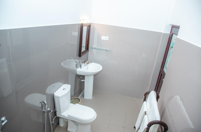 Bathroom, CJ's House at Mawella, Tangalle