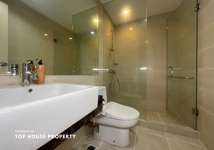 Bathroom, Casa Grande 2 Bed Mall Kota Kasablanka By Travelibu C1815, Jakarta Selatan